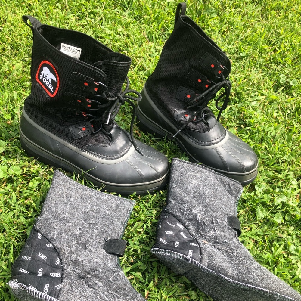 SOREL Men's Caribou XT Boot Size 9- Black/Shale